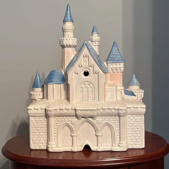 Vintage Disney Castle Lamp 1988 ed.- Excellent Condition, no chips or cracks - Picture 4 of 7